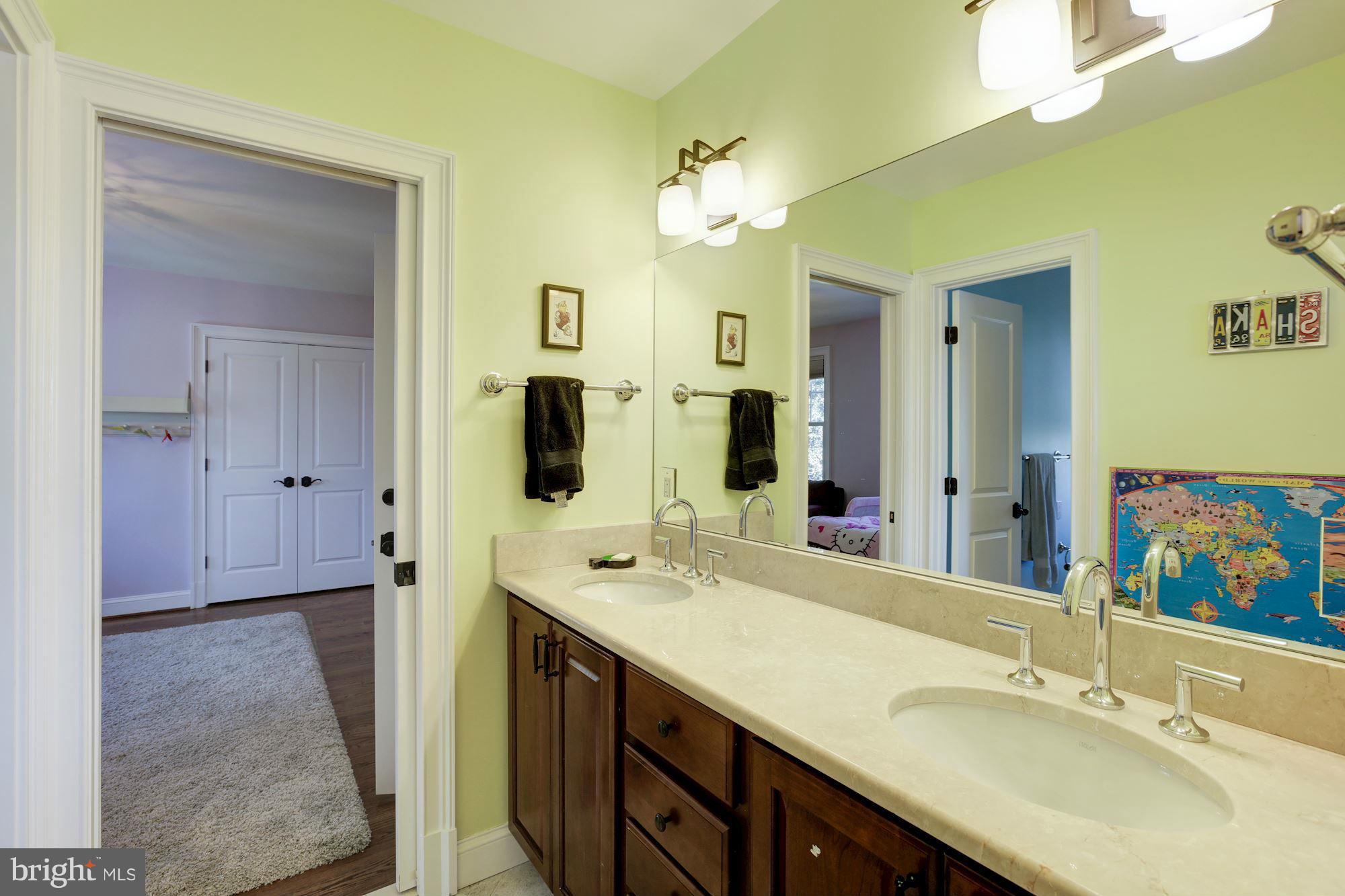 COUNTRY CLUB - Residential