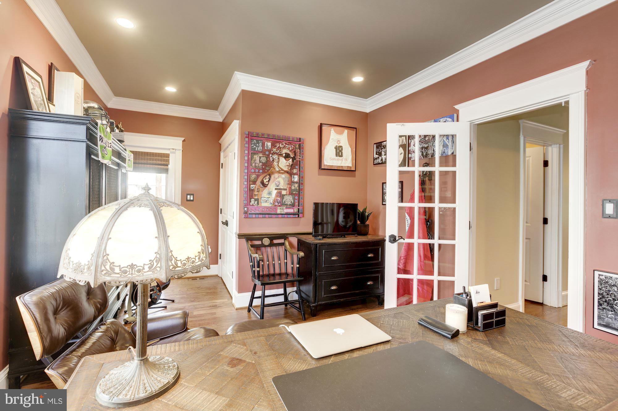 COUNTRY CLUB - Residential