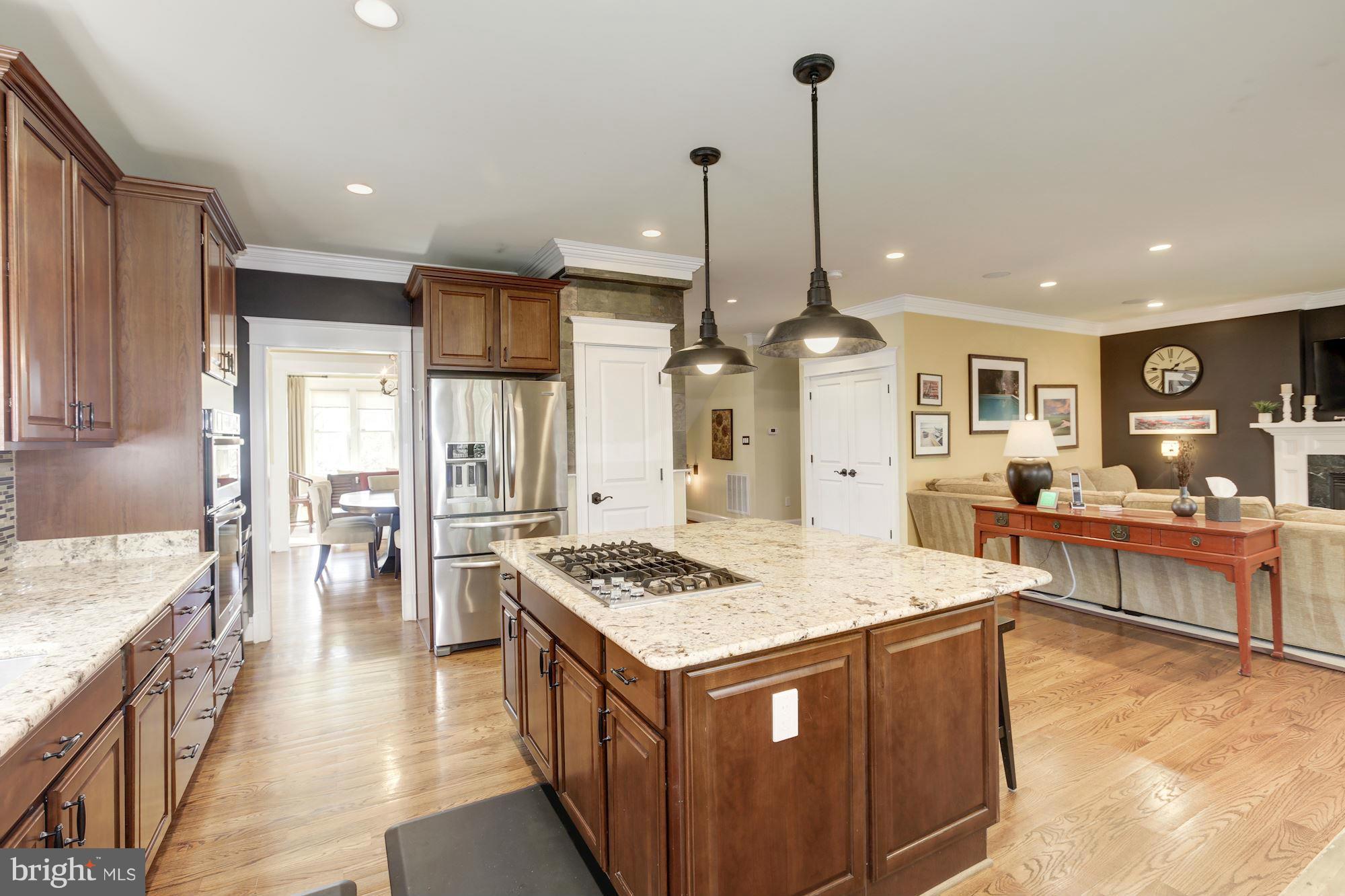 COUNTRY CLUB - Residential