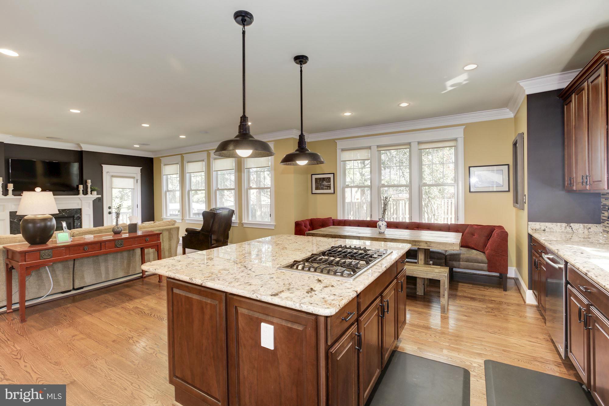 COUNTRY CLUB - Residential