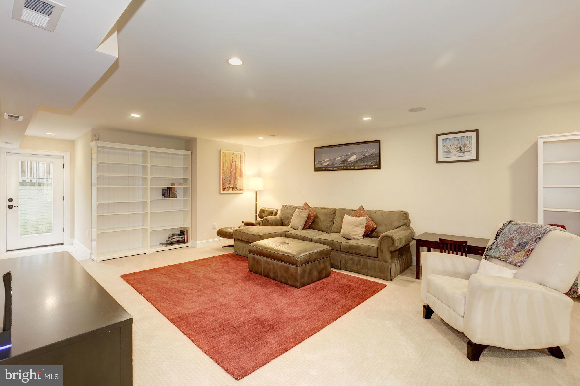 COUNTRY CLUB - Residential