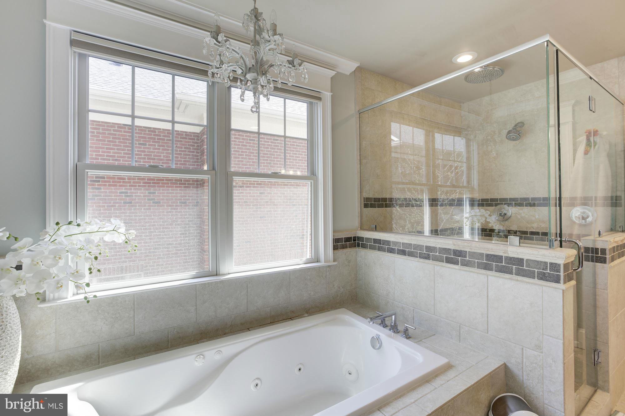 COUNTRY CLUB - Residential