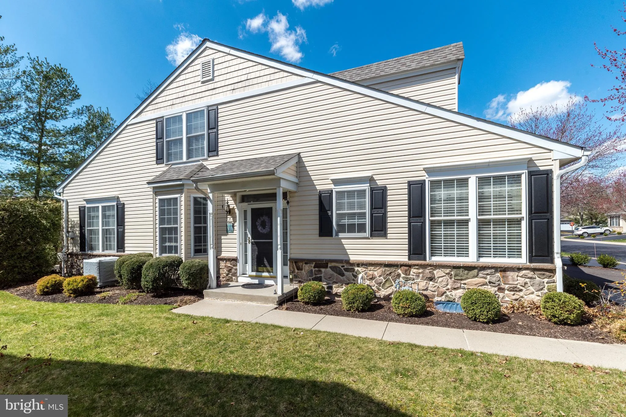 Hatfield, Pennsylvania 19440, United States, 2 Bedrooms Bedrooms, ,3 BathroomsBathrooms,Residential,Pending,148372