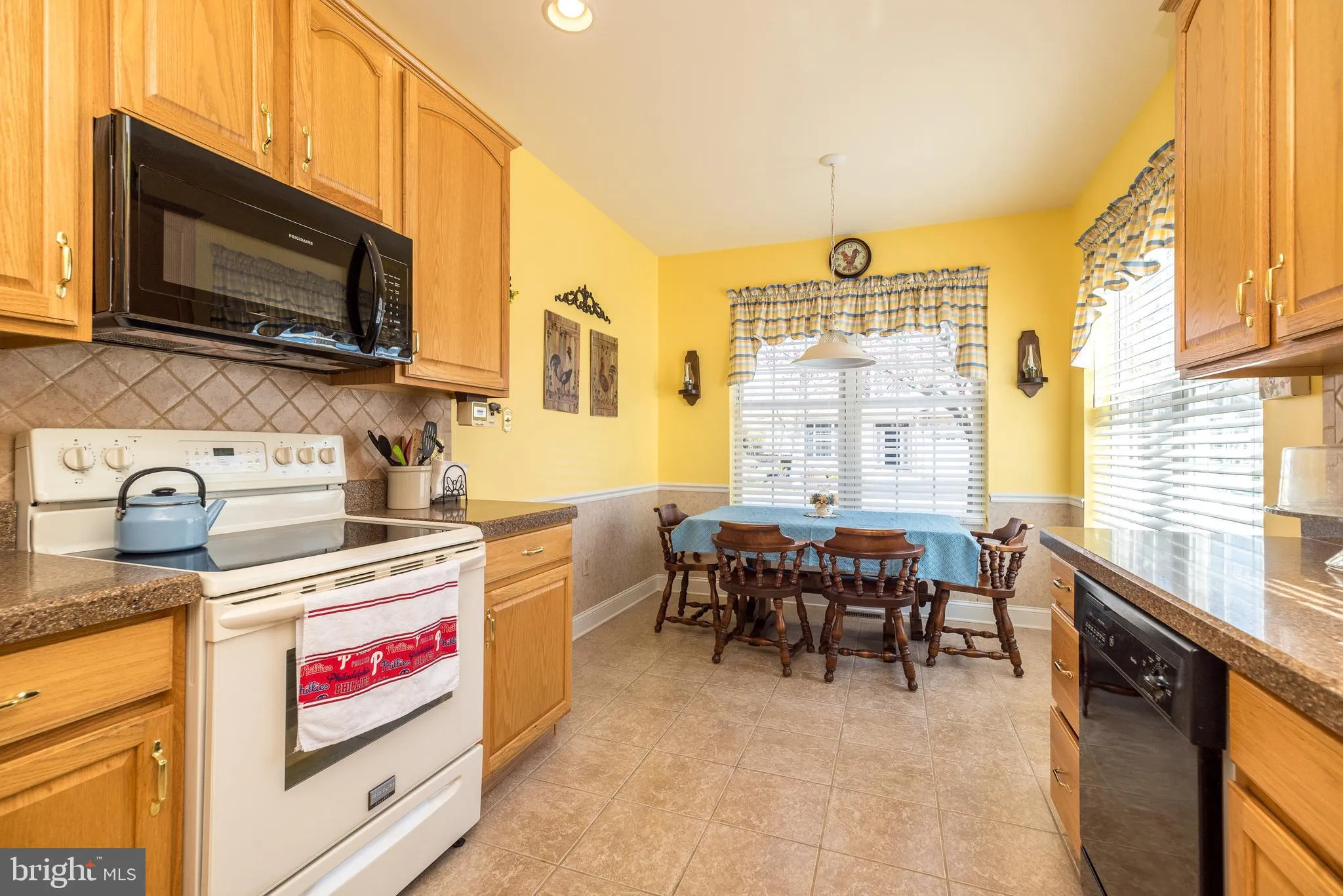 Hatfield, Pennsylvania 19440, United States, 2 Bedrooms Bedrooms, ,3 BathroomsBathrooms,Residential,Pending,148372