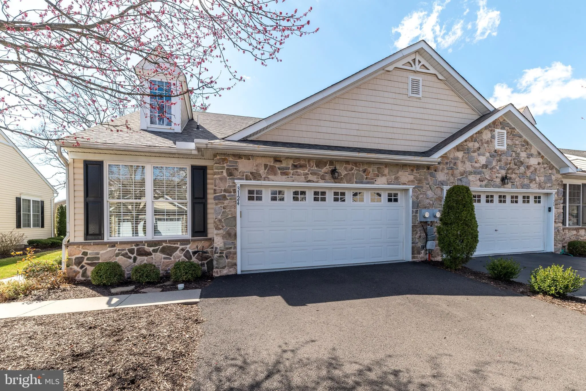 Hatfield, Pennsylvania 19440, United States, 2 Bedrooms Bedrooms, ,3 BathroomsBathrooms,Residential,Pending,148372