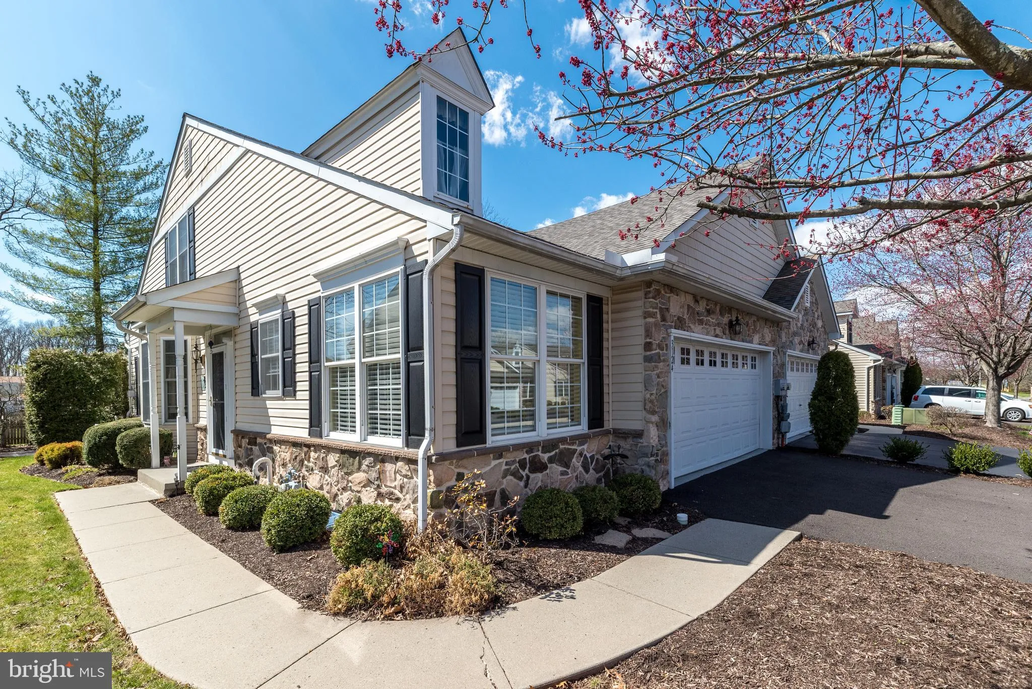 Hatfield, Pennsylvania 19440, United States, 2 Bedrooms Bedrooms, ,3 BathroomsBathrooms,Residential,Pending,148372