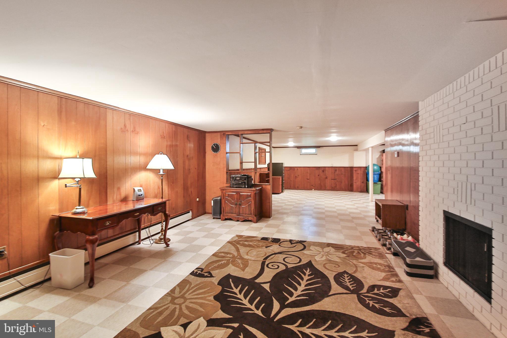 PEBBLE HILL - Residential