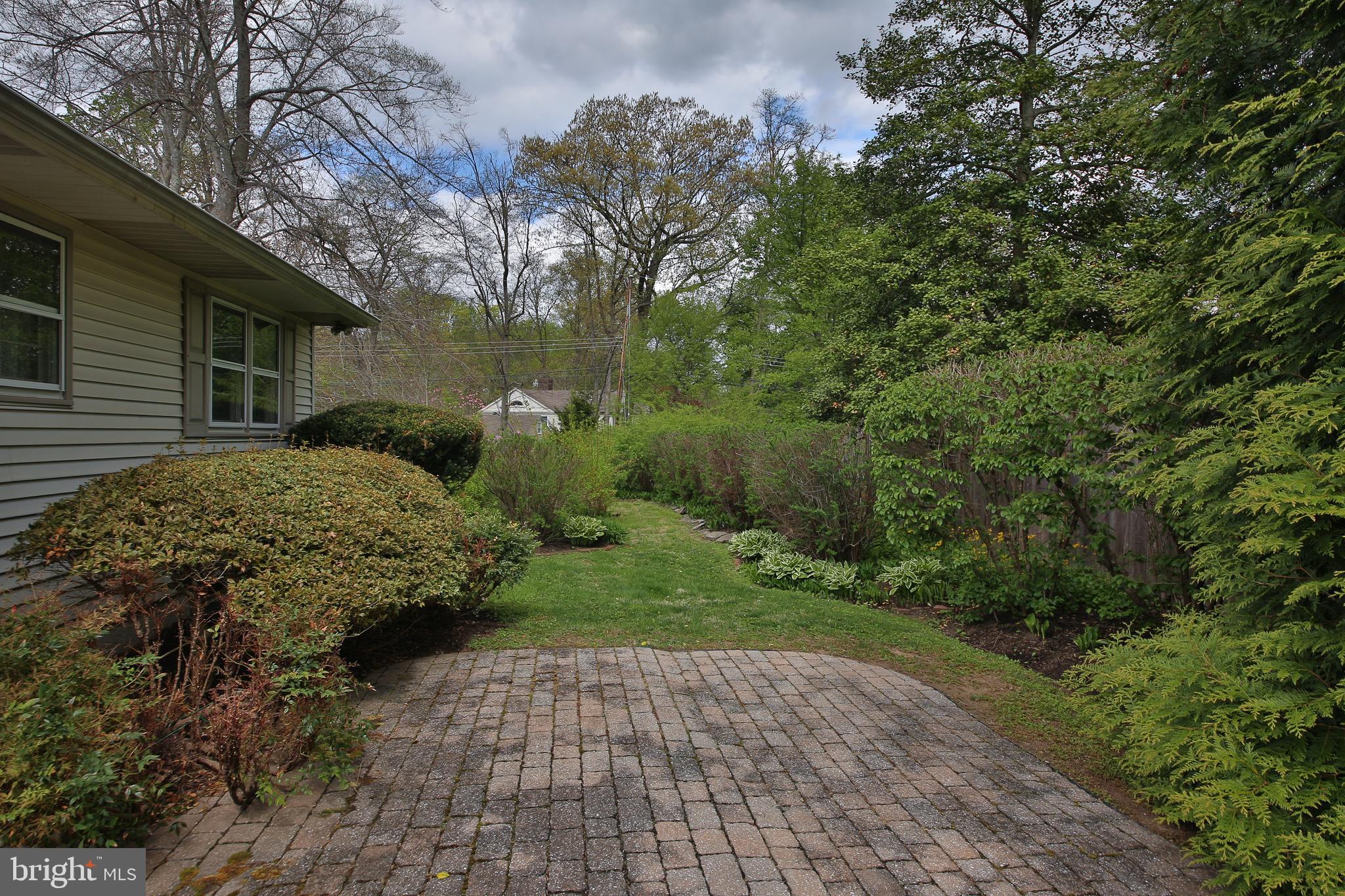 PEBBLE HILL - Residential