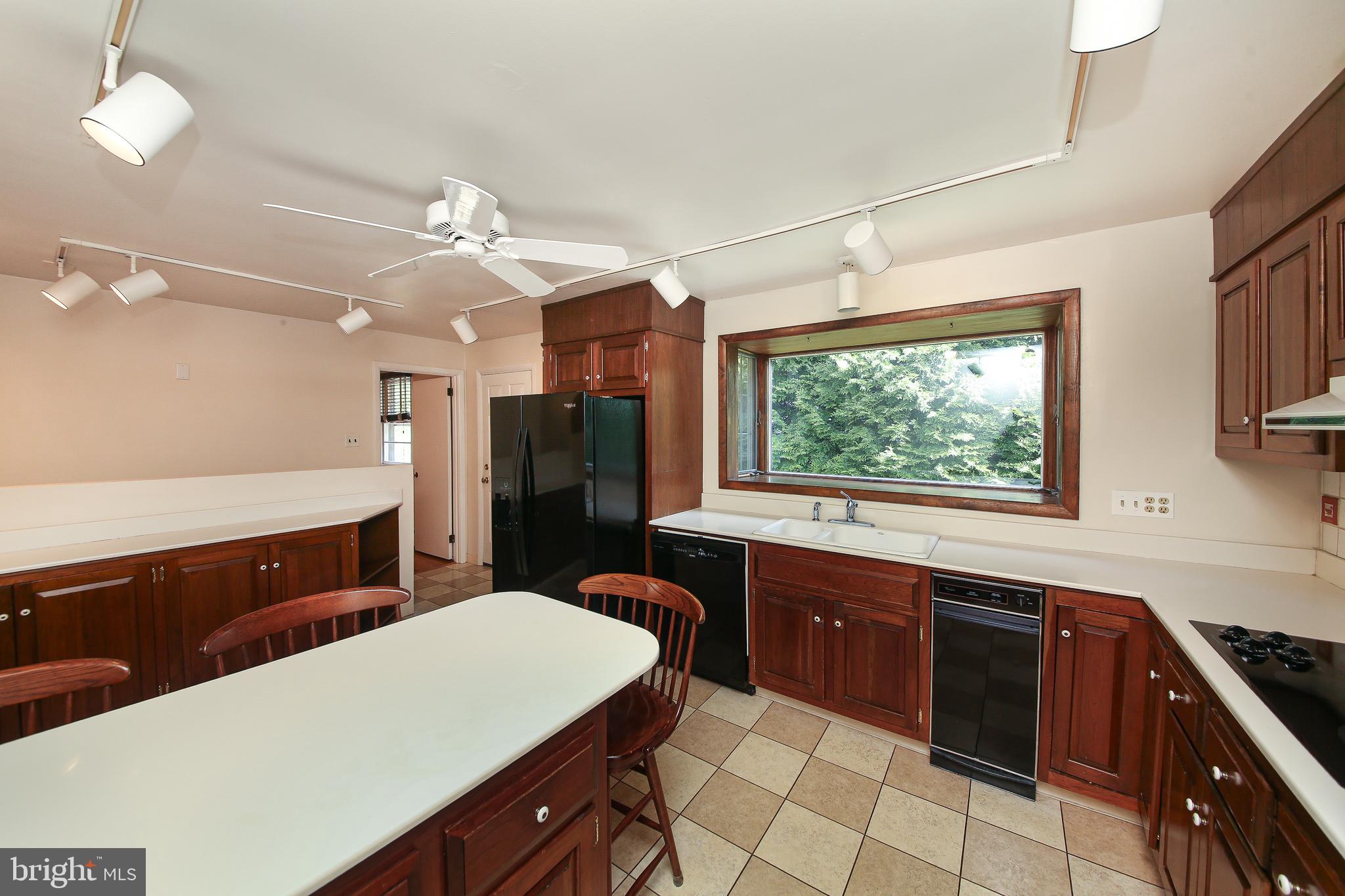 PEBBLE HILL - Residential