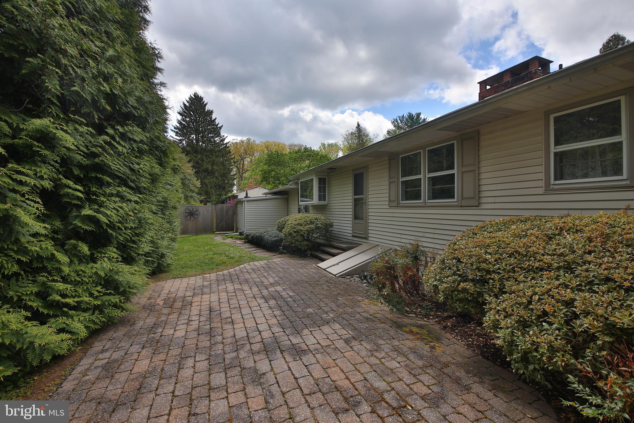 PEBBLE HILL - Residential