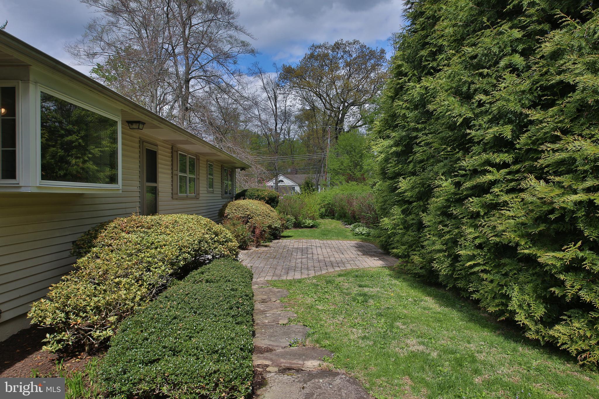 PEBBLE HILL - Residential