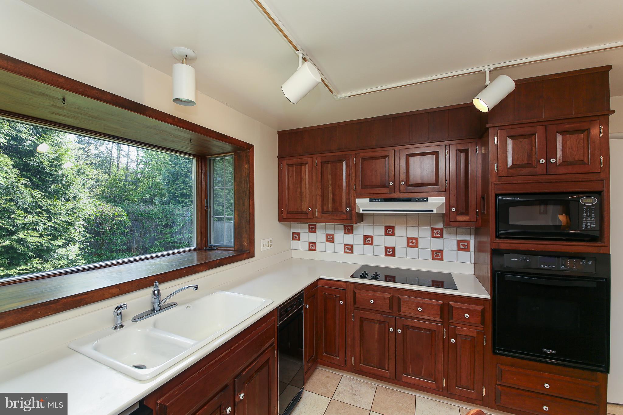 PEBBLE HILL - Residential