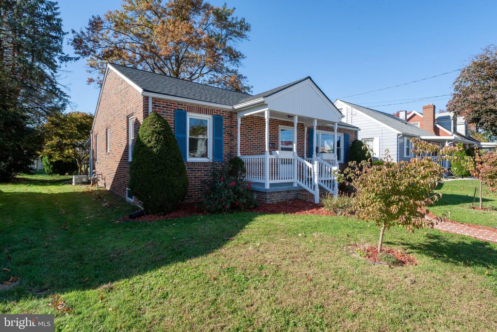 Photo of 28 Harding Street, MANCHESTER, PA 17345 (MLS # PAYK2092430)