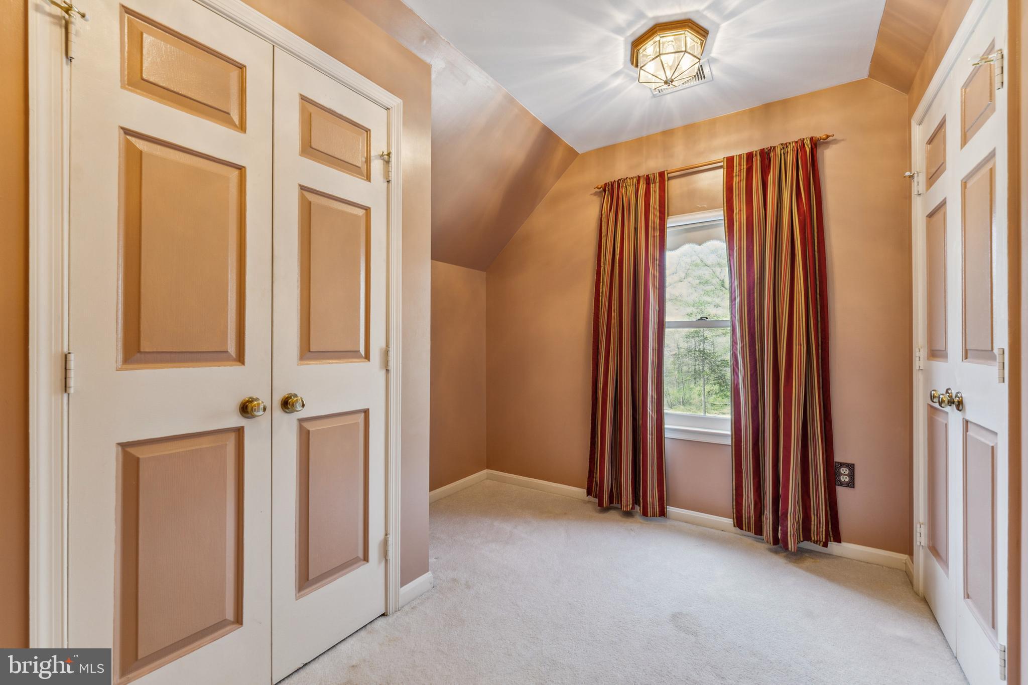 FALKLAND FARM - Residential