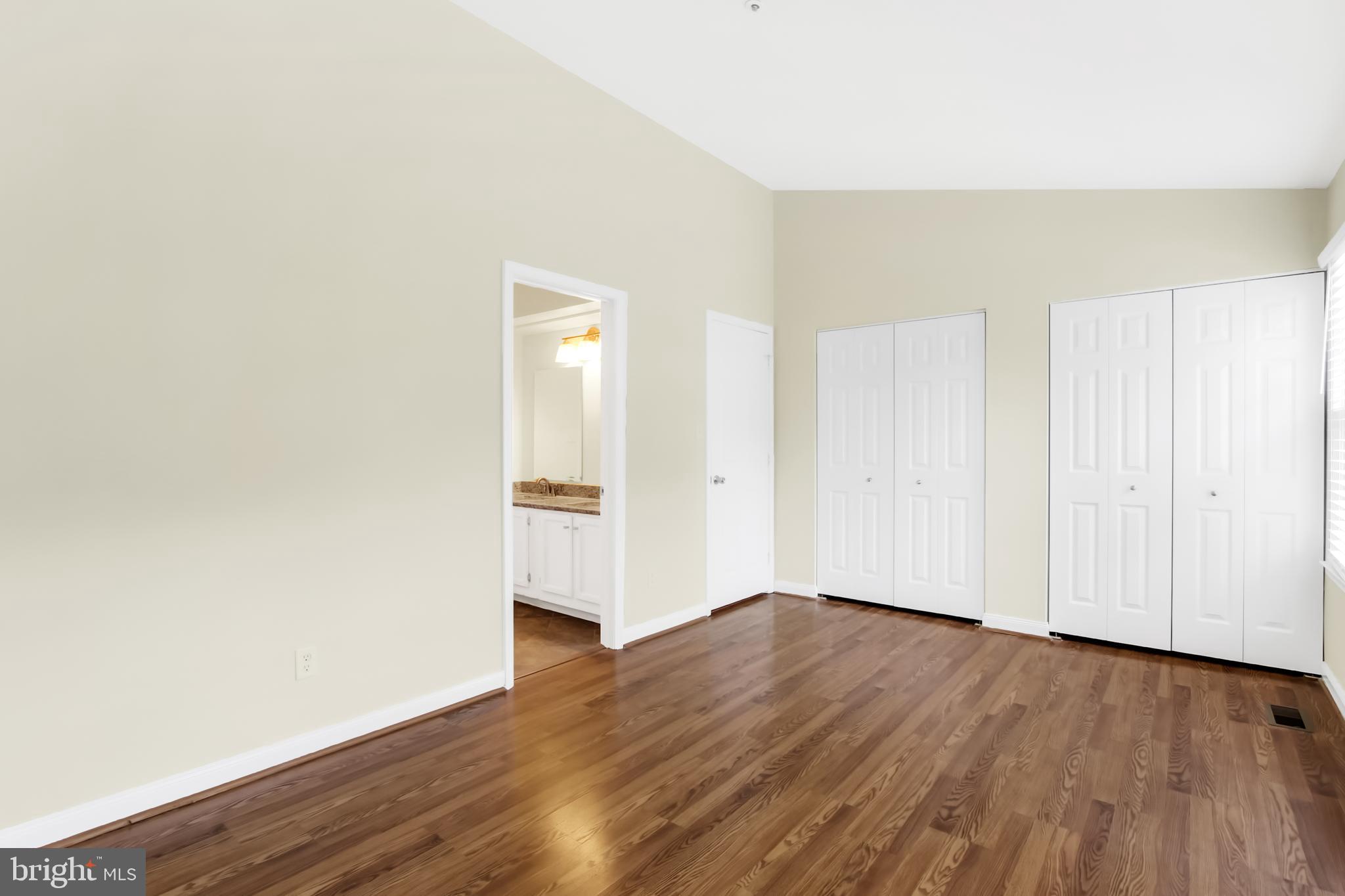 CONSTANT FRIENDSHIP - Residential