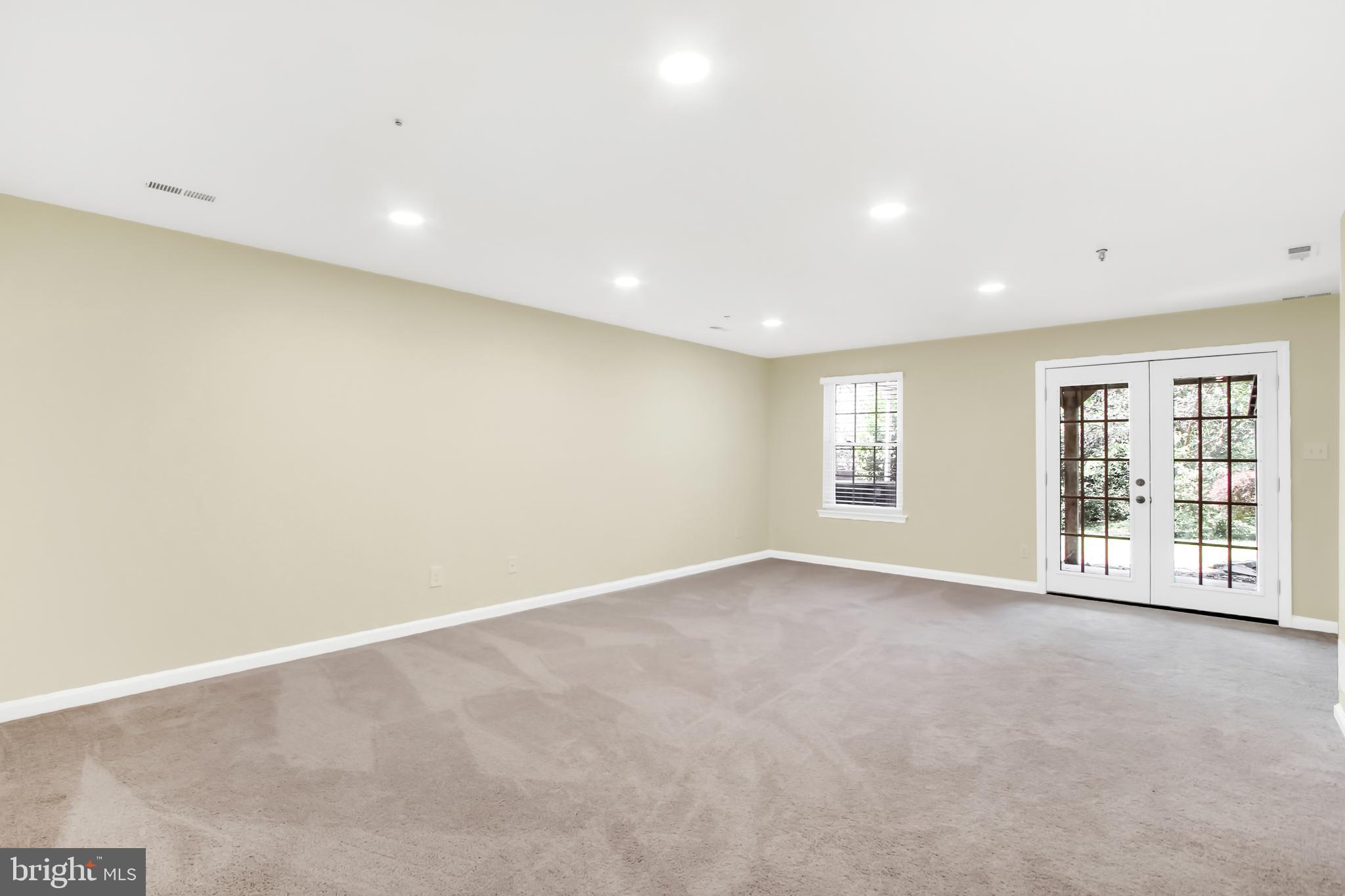 CONSTANT FRIENDSHIP - Residential