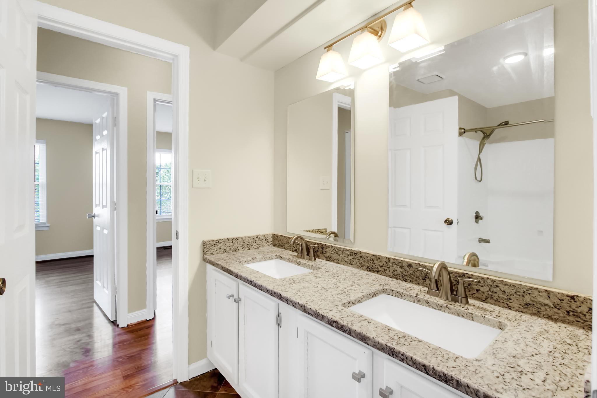 CONSTANT FRIENDSHIP - Residential