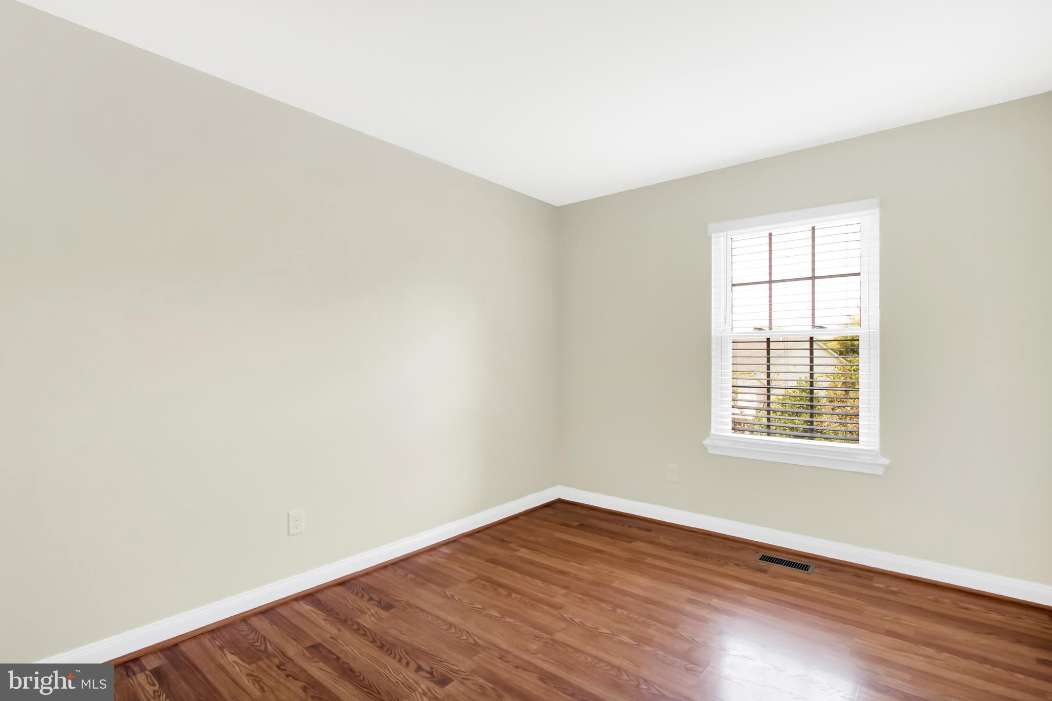 CONSTANT FRIENDSHIP - Residential