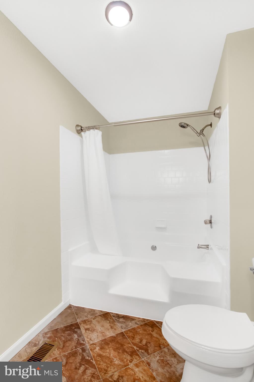 CONSTANT FRIENDSHIP - Residential