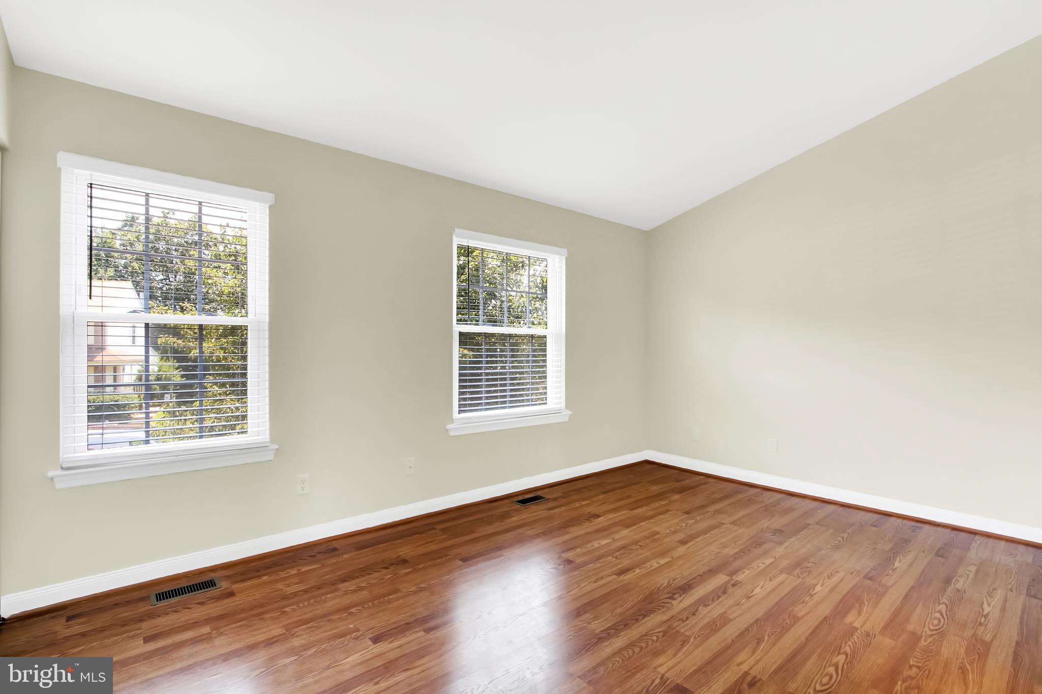 CONSTANT FRIENDSHIP - Residential