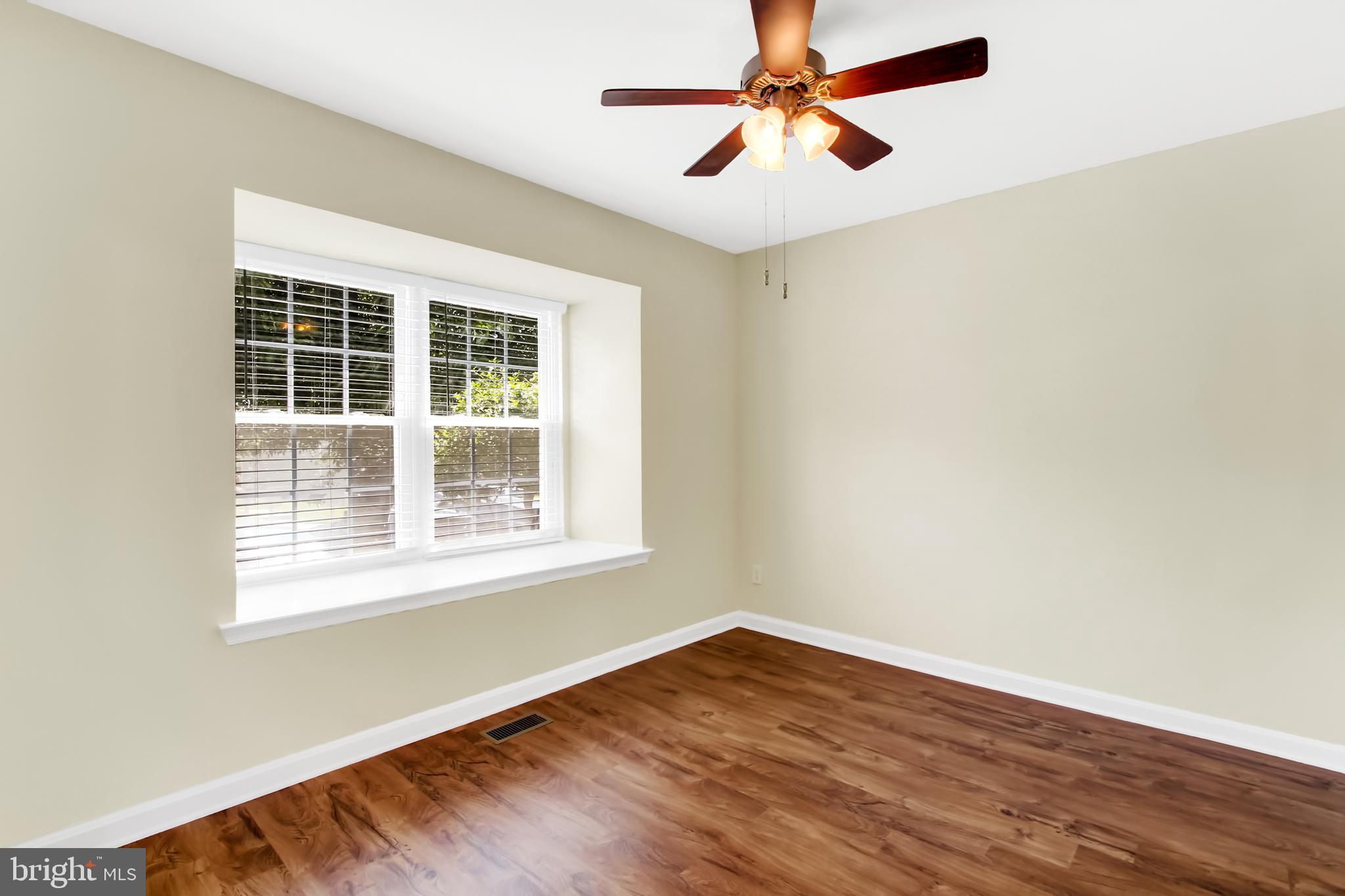 CONSTANT FRIENDSHIP - Residential