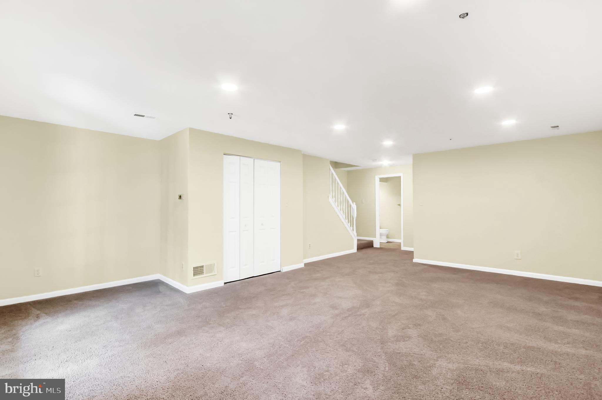 CONSTANT FRIENDSHIP - Residential