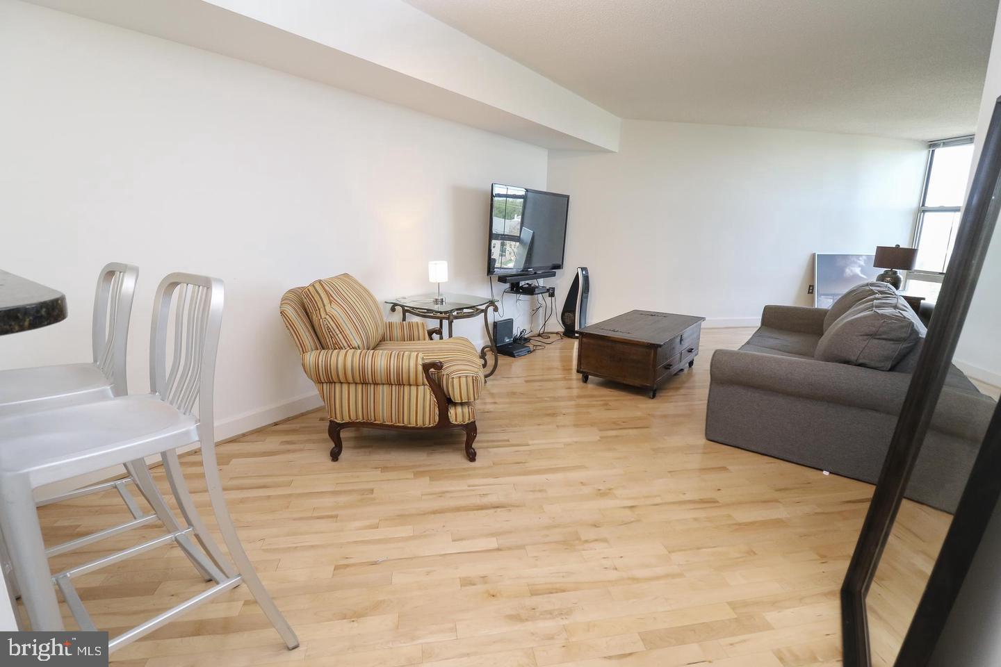 CARLTON HOUSE - Residential Lease