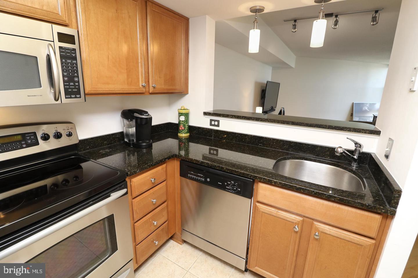 CARLTON HOUSE - Residential Lease