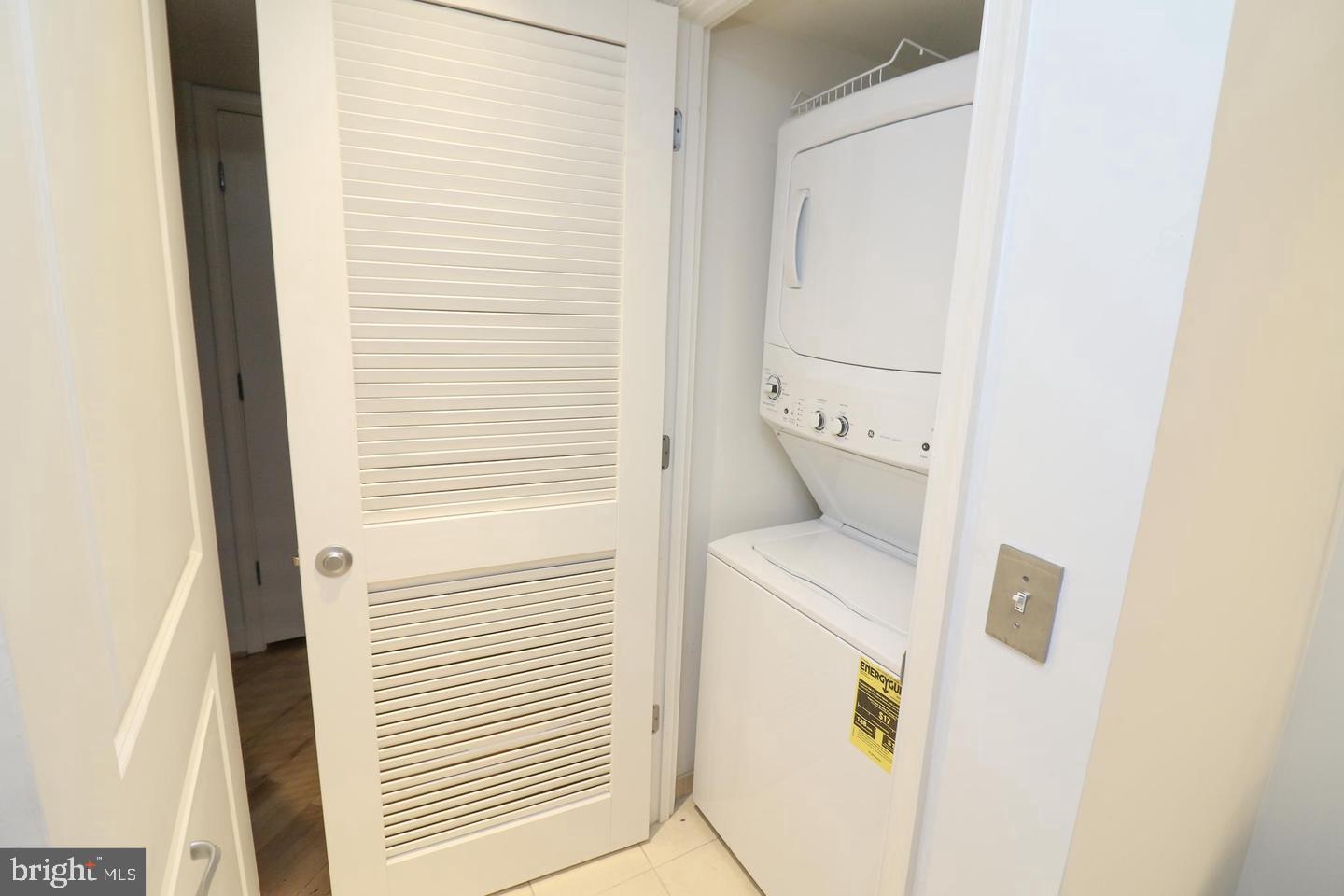 CARLTON HOUSE - Residential Lease