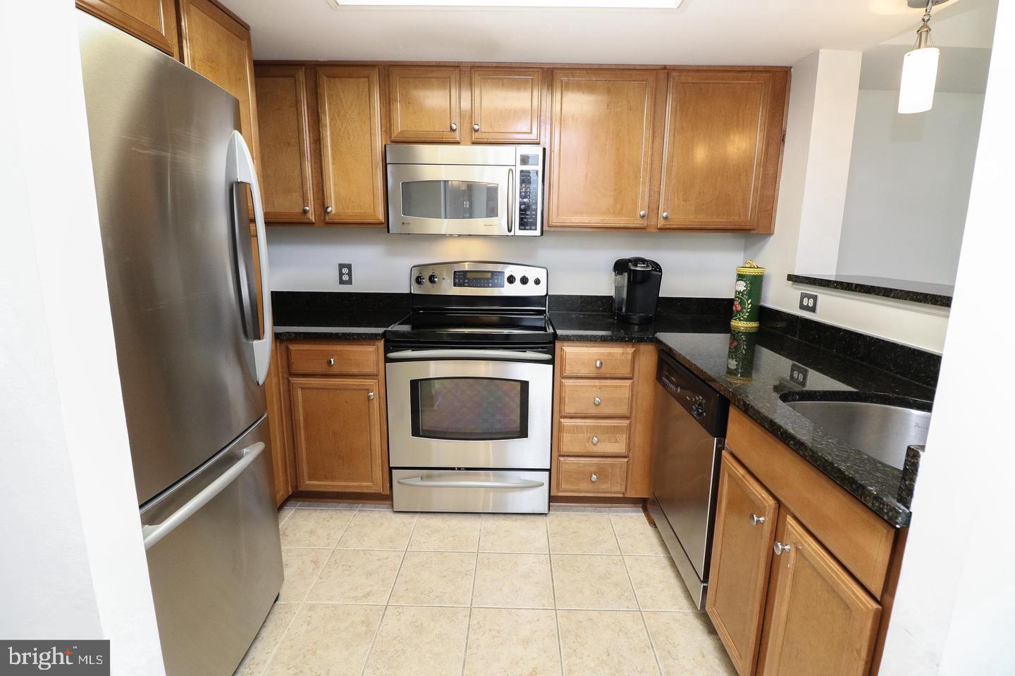 CARLTON HOUSE - Residential Lease