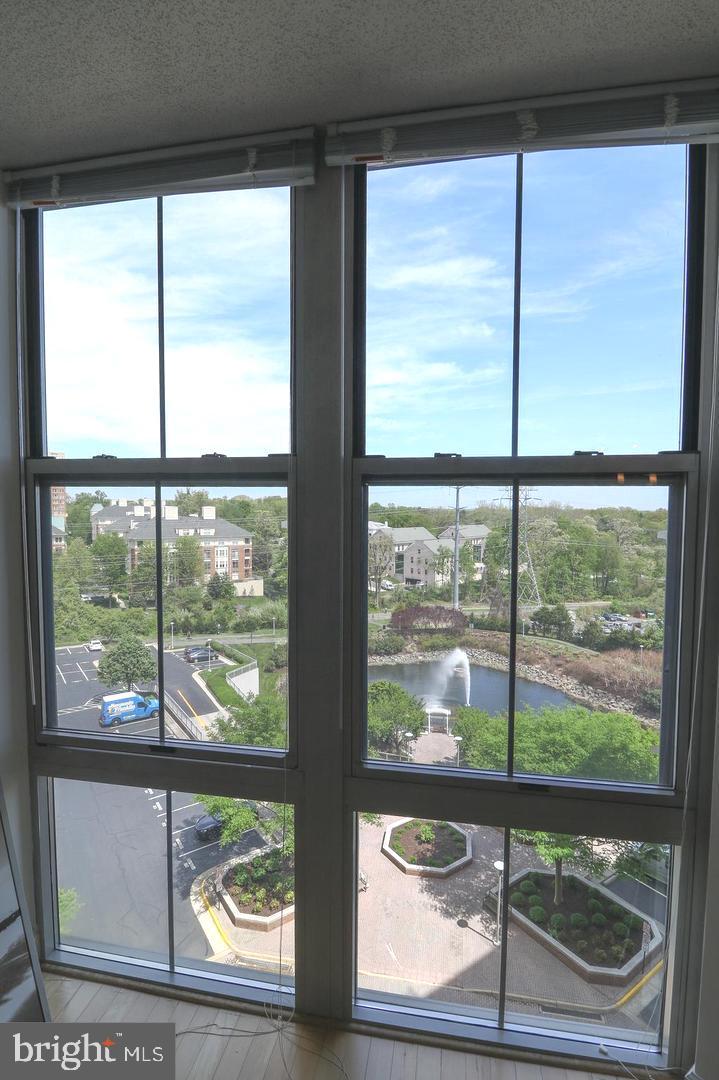 CARLTON HOUSE - Residential Lease