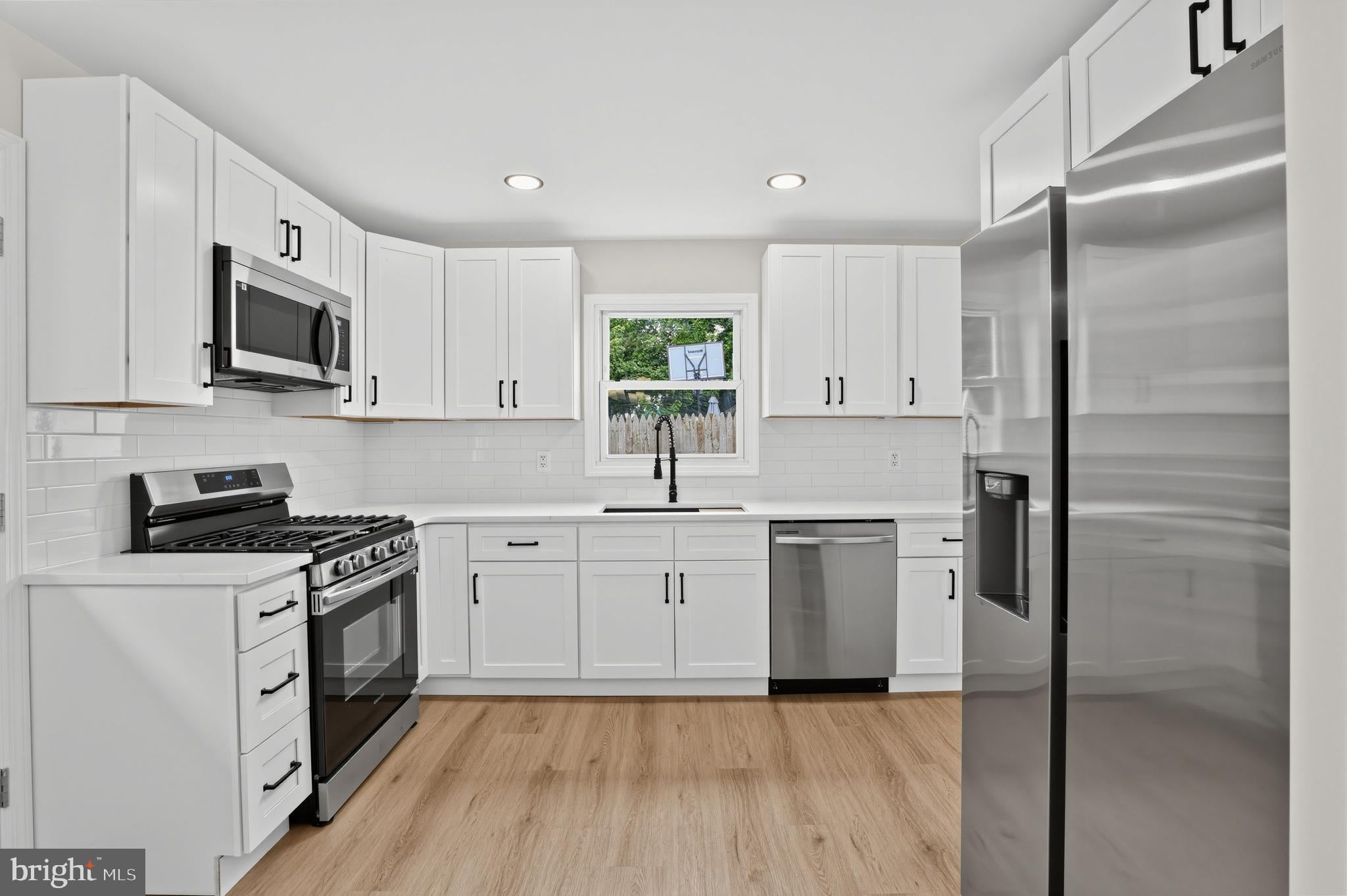 148 S DENNIS DRIVE