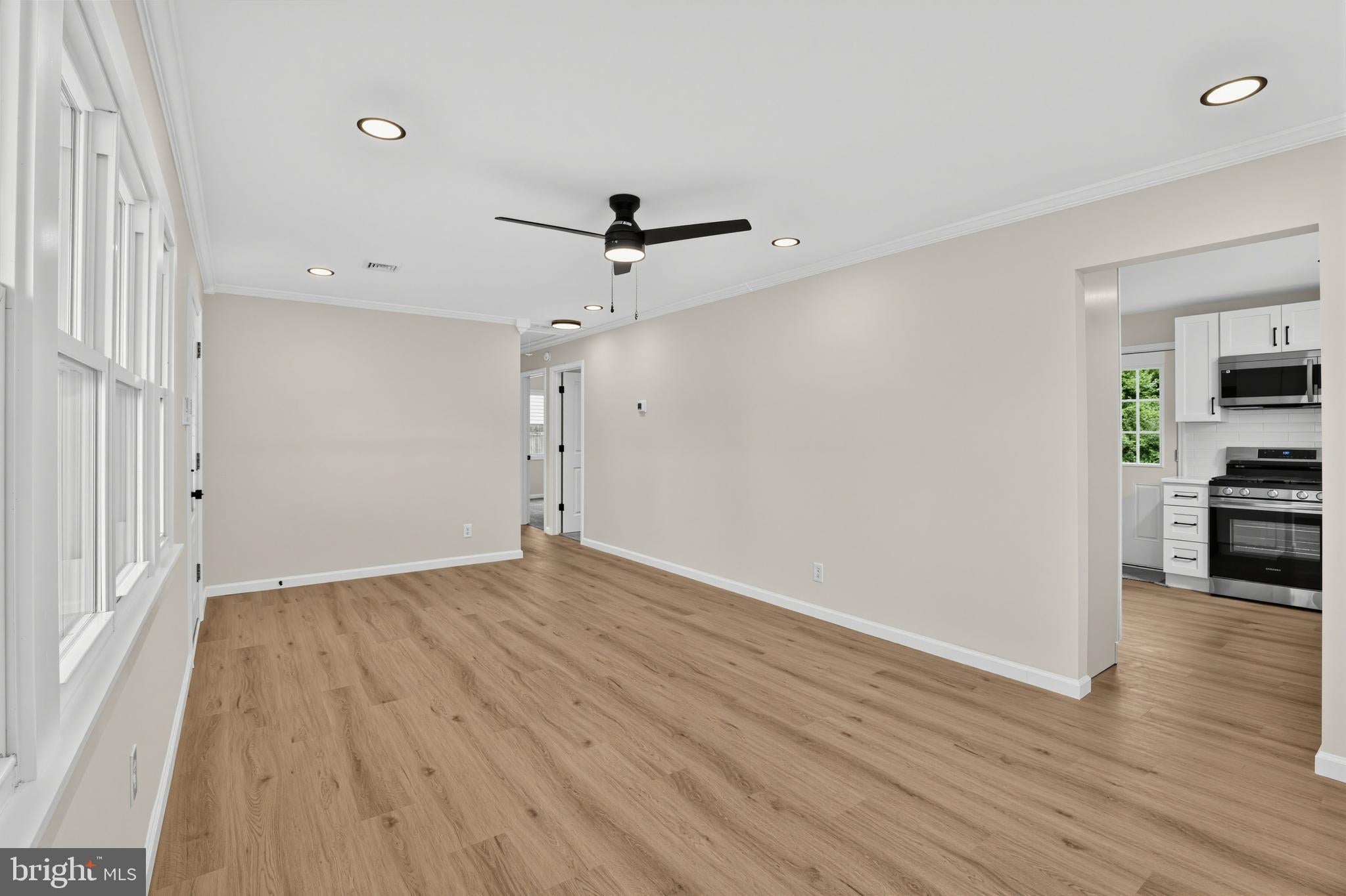 148 S DENNIS DRIVE