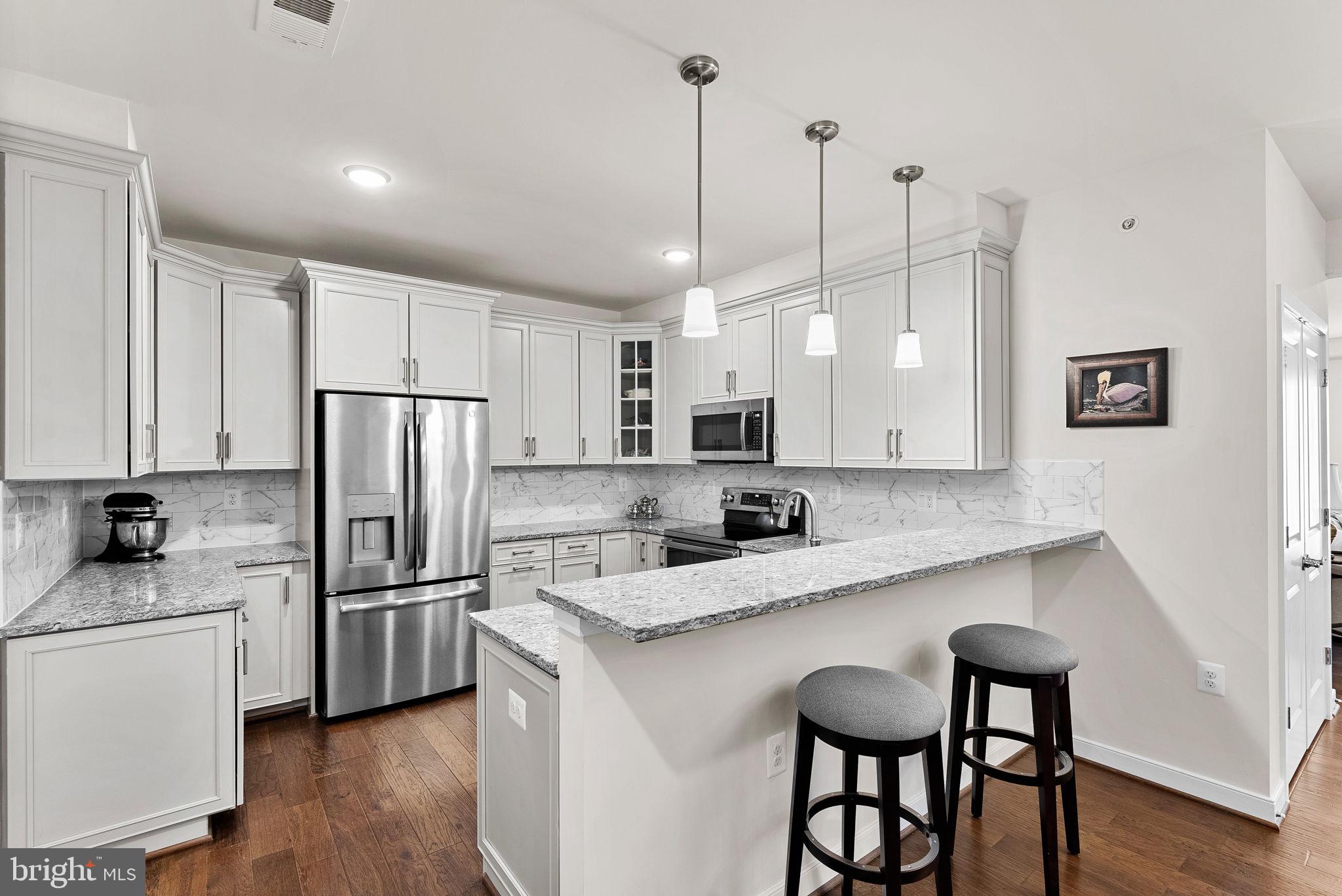 SIGNATURE AT BROADLANDS - Residential