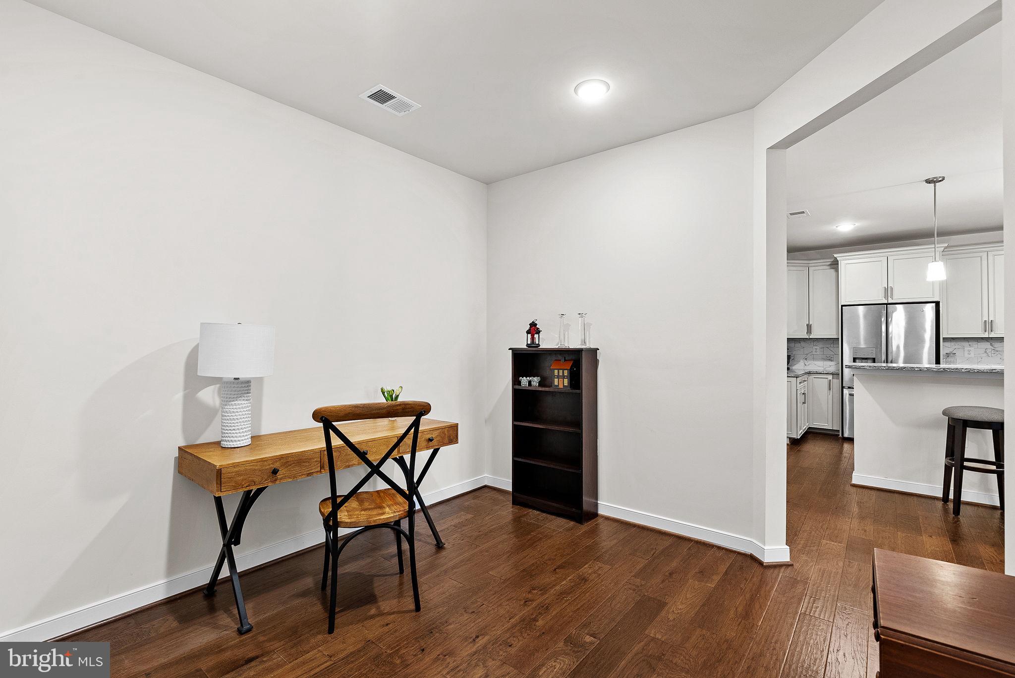 SIGNATURE AT BROADLANDS - Residential