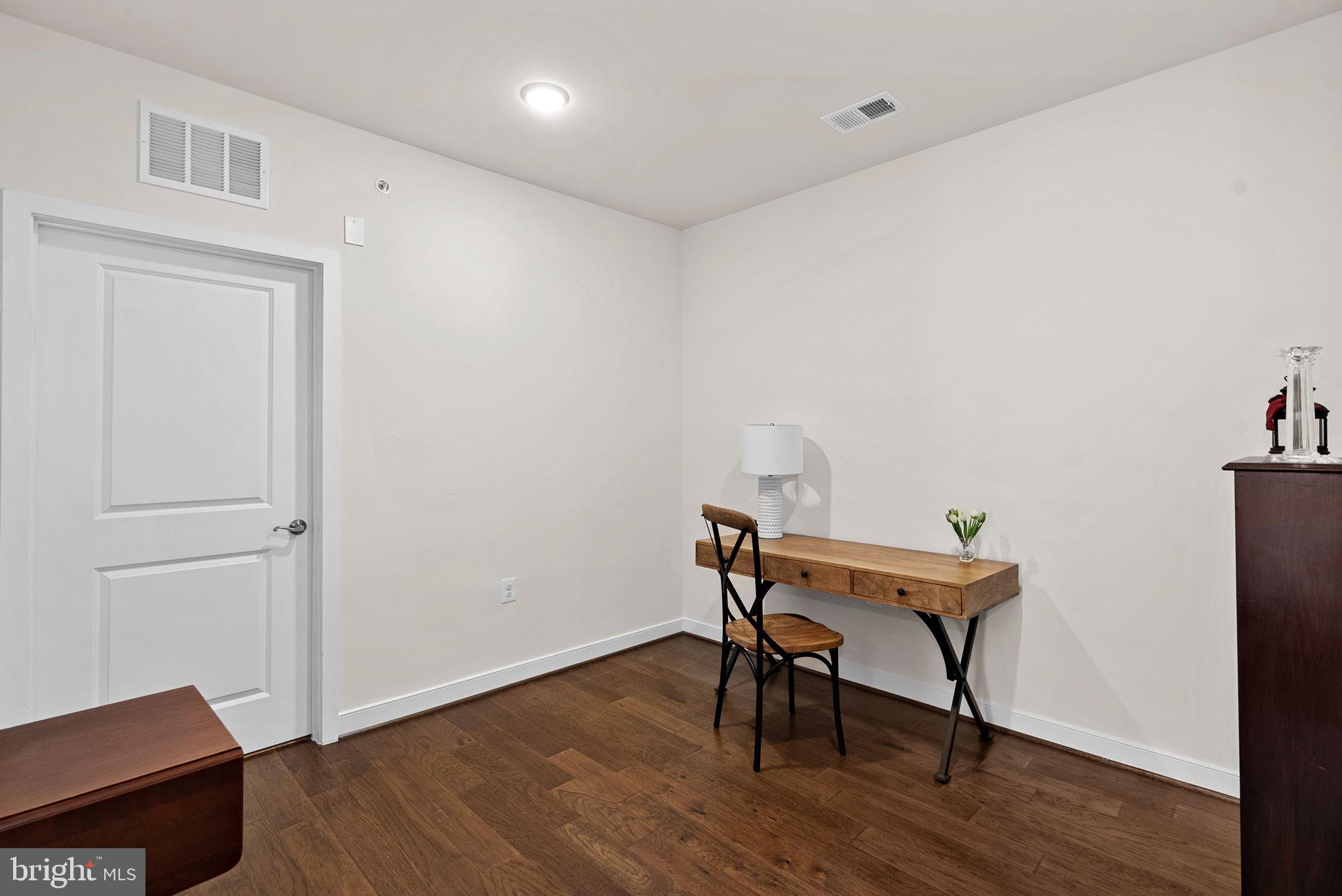 SIGNATURE AT BROADLANDS - Residential