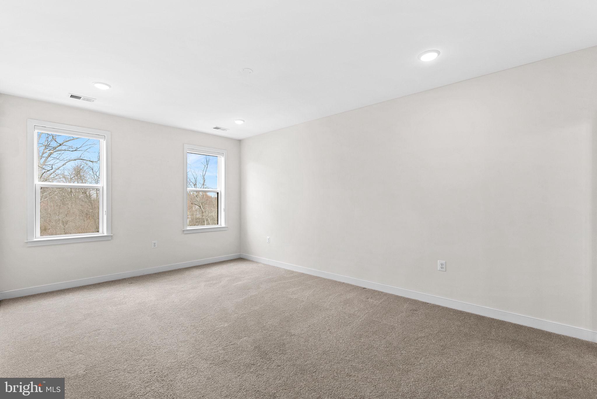 SIGNATURE AT BROADLANDS - Residential