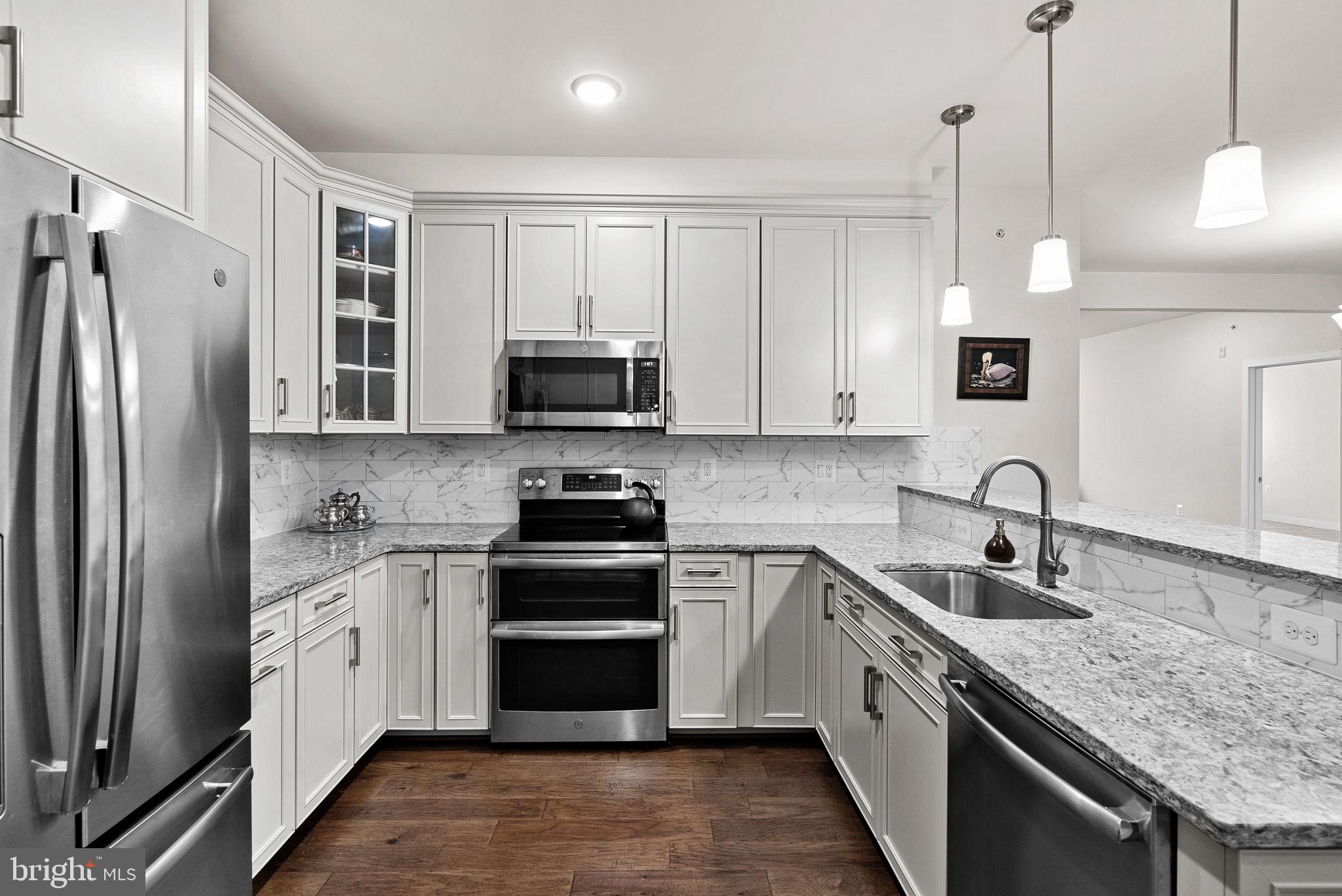 SIGNATURE AT BROADLANDS - Residential