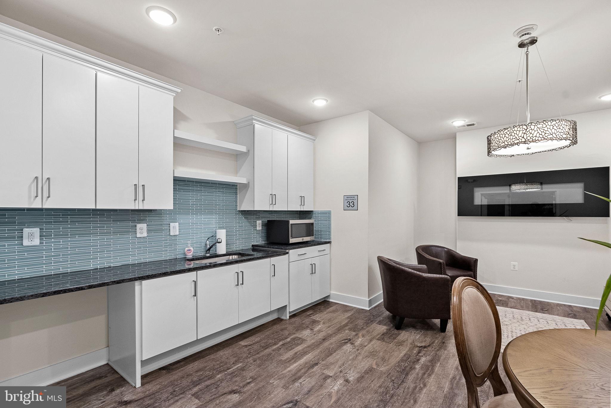 SIGNATURE AT BROADLANDS - Residential