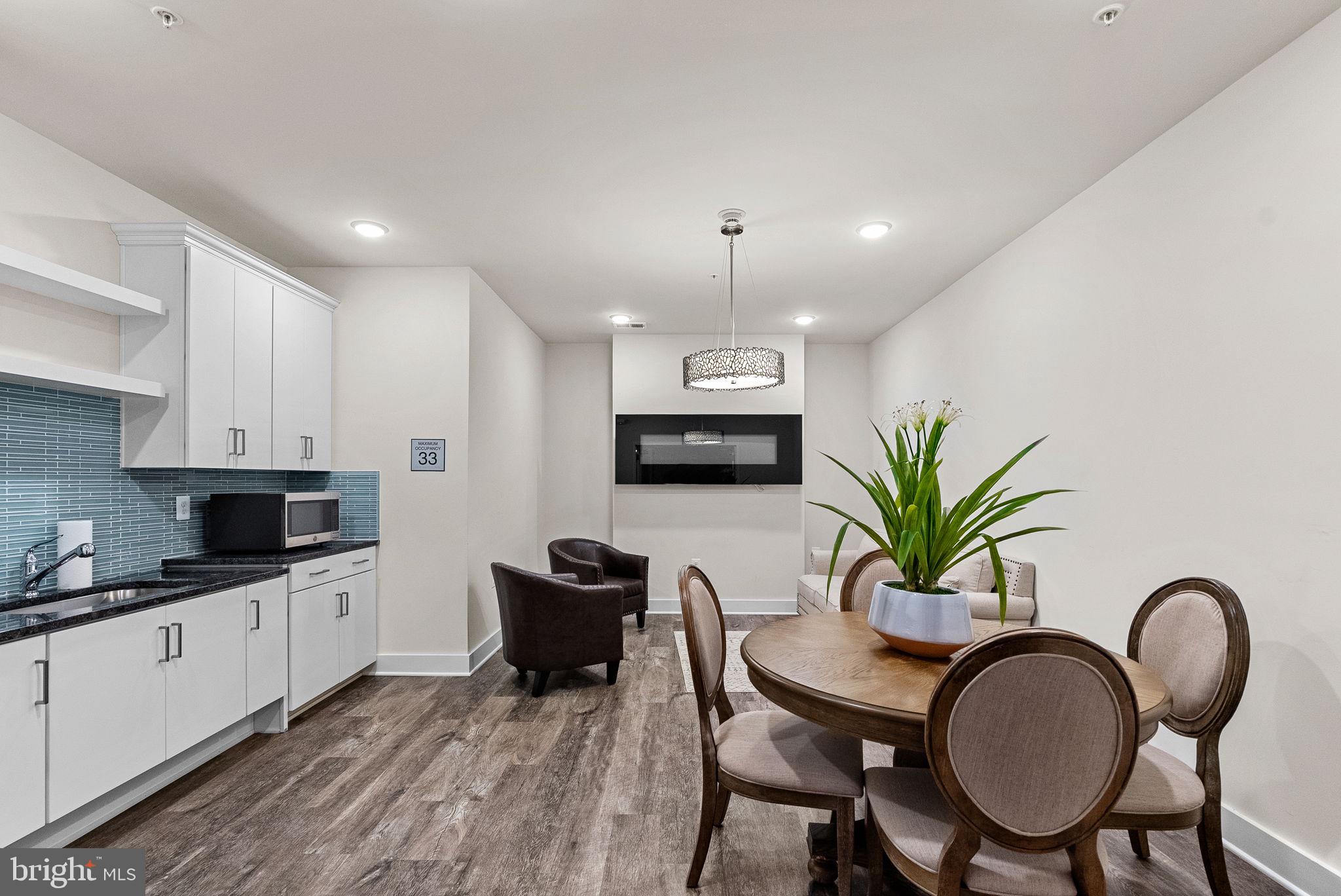 SIGNATURE AT BROADLANDS - Residential