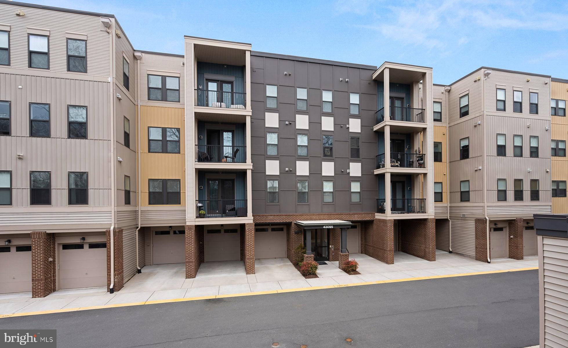 SIGNATURE AT BROADLANDS - Residential