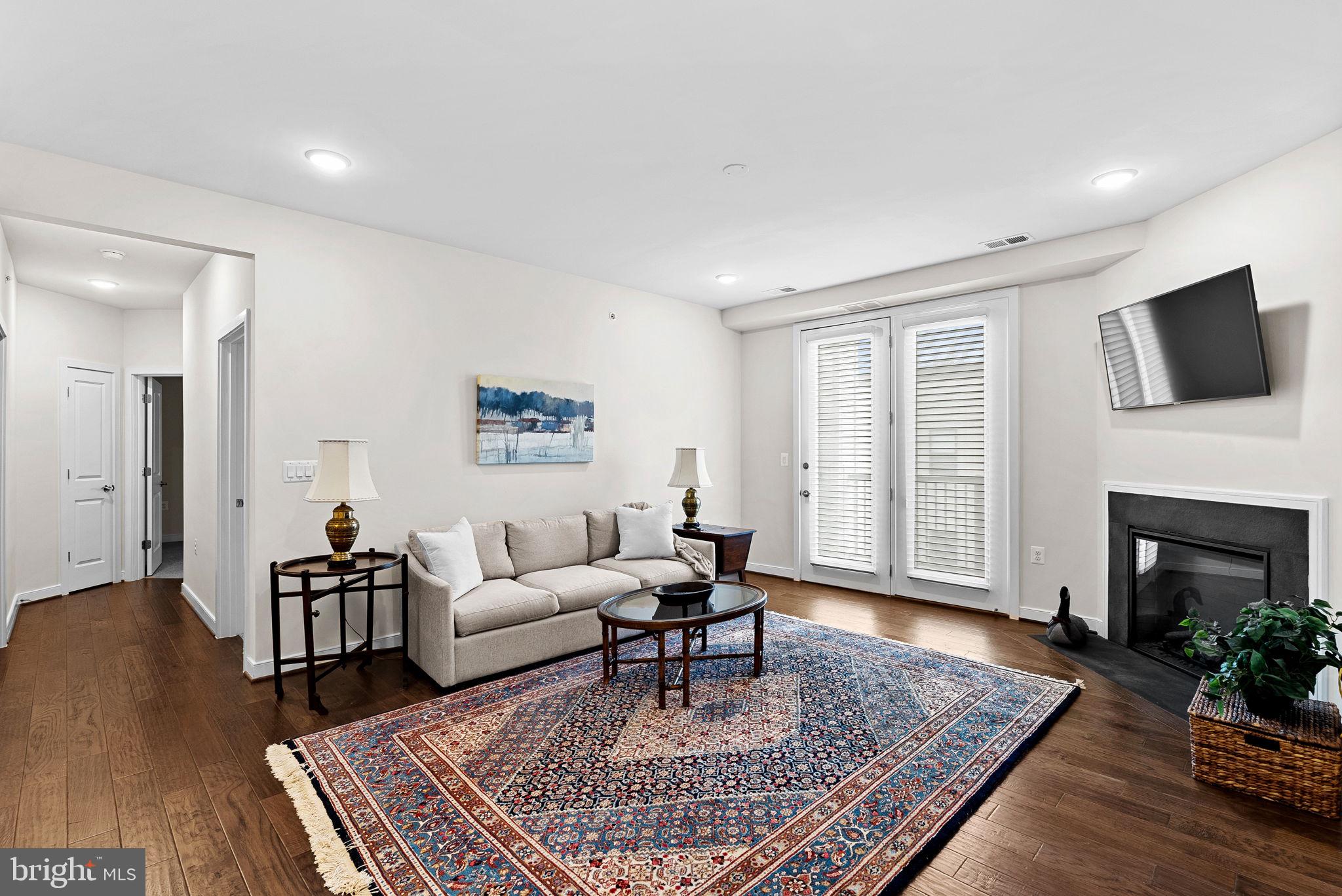 SIGNATURE AT BROADLANDS - Residential