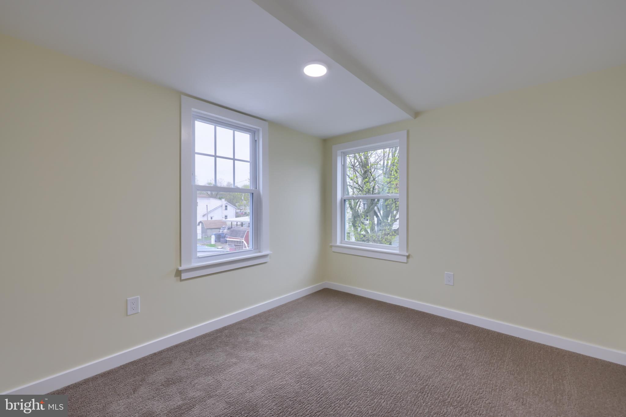 ROYALTON - Residential