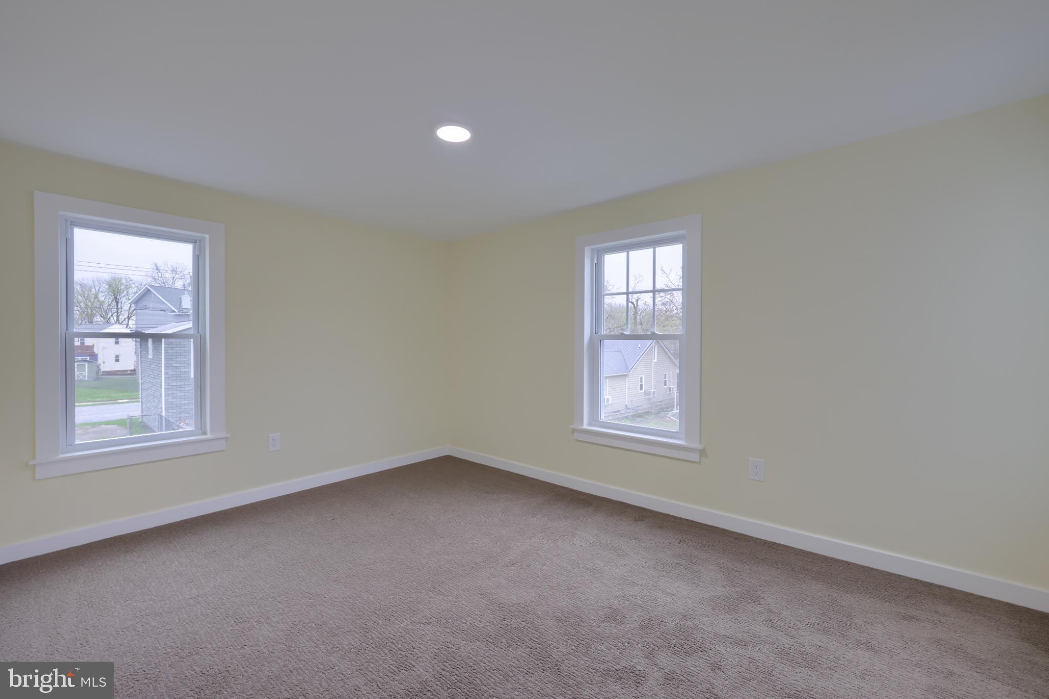 ROYALTON - Residential