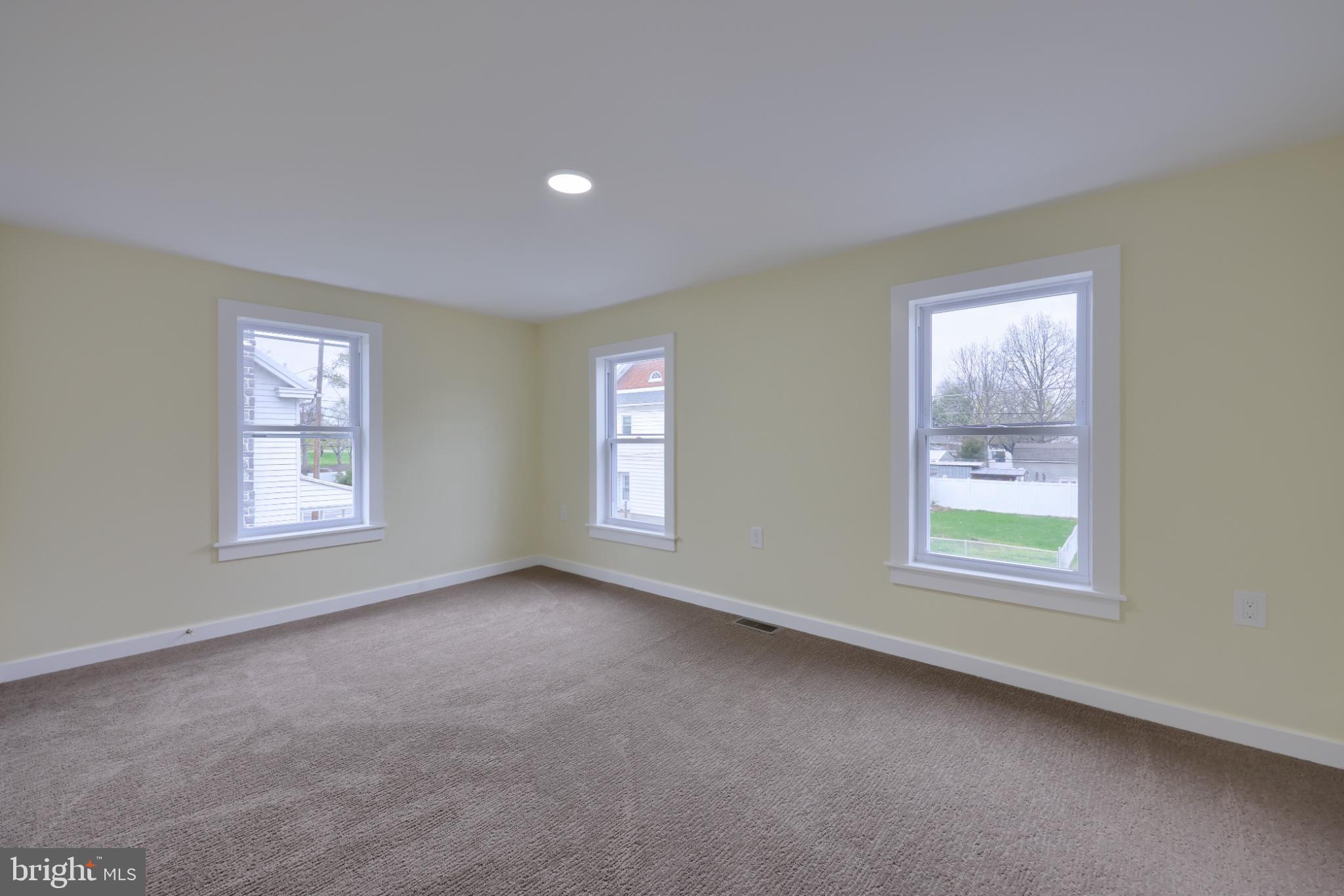 ROYALTON - Residential