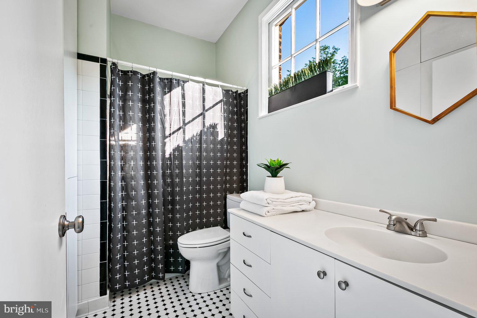 BOLTON HILL HISTORIC DISTRICT - Residential Lease