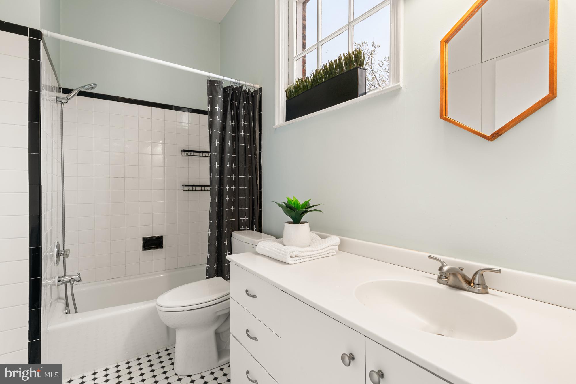 BOLTON HILL HISTORIC DISTRICT - Residential Lease