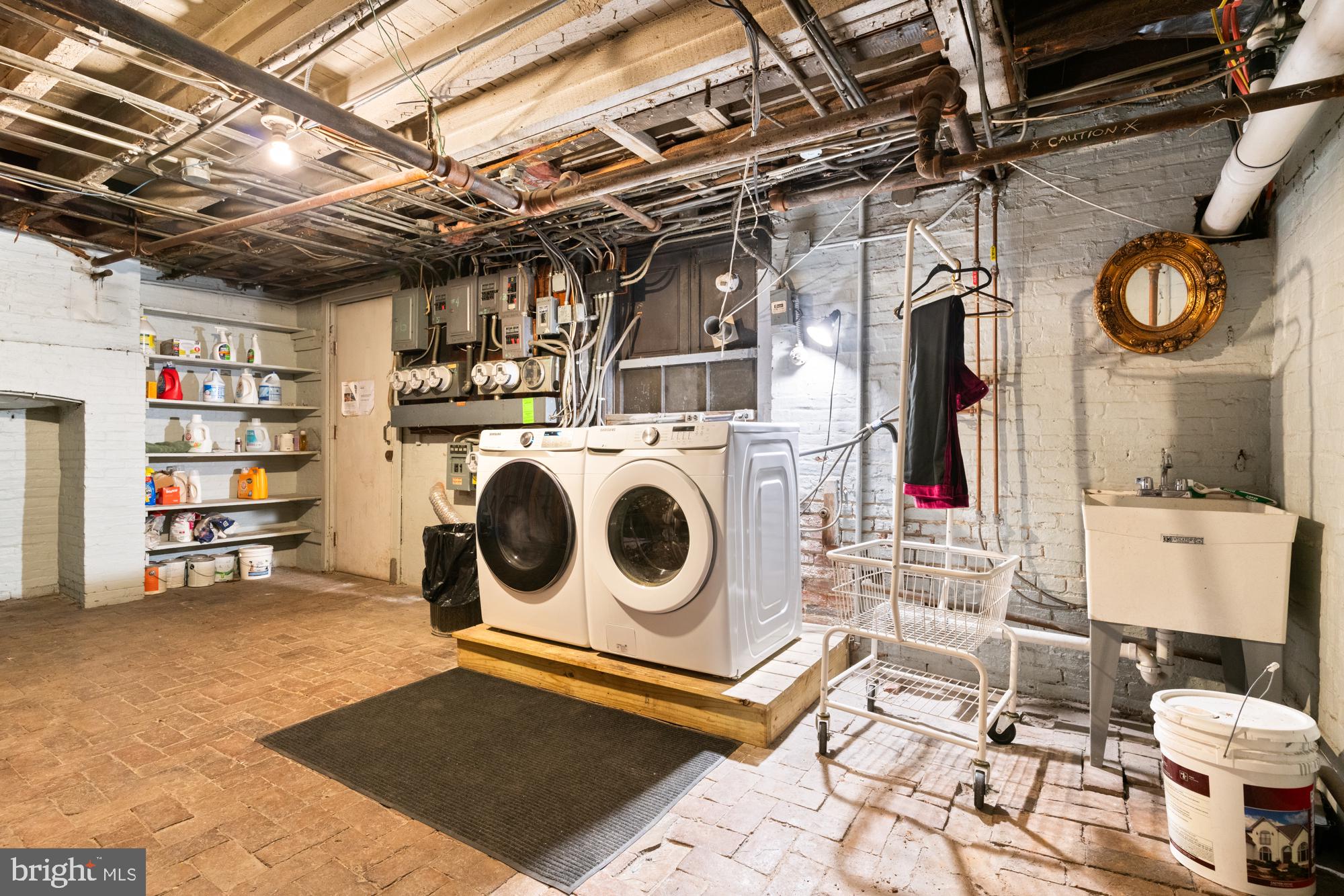 BOLTON HILL HISTORIC DISTRICT - Residential Lease