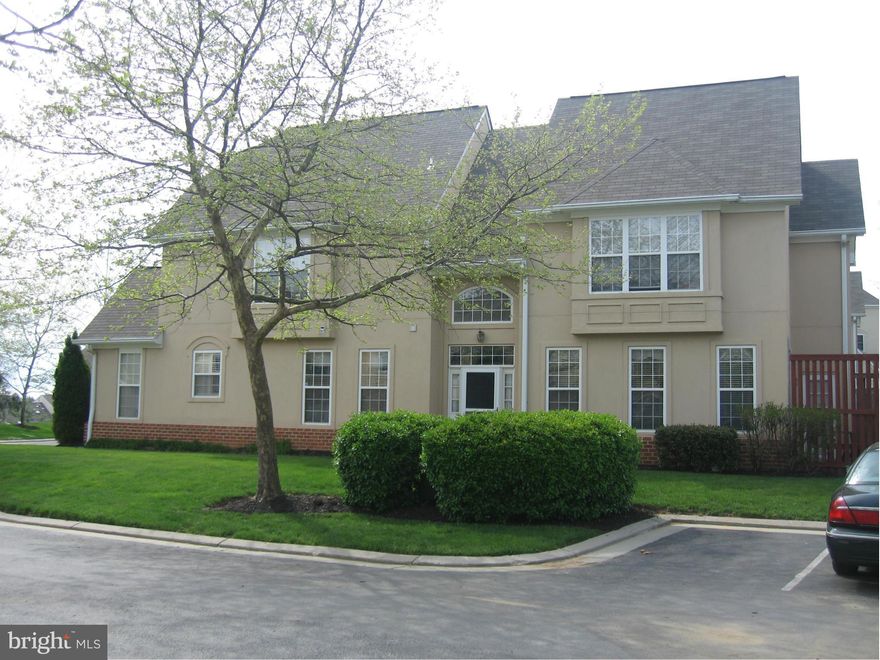 LRG End Unit Townhouse w/Garage - Gated Community! 2 Story Foyer w/SPACIOUS Open Floor Plan. LRG LRo w/FP, Sep DR, Eat-in Kitchen w/Breakfast Bar/Pantry/Work Station, Den/Guest Bedroom w/dual entry FB & Sun Rm. Vaulted Ceiling in Master Ste w/Deluxe MB. Loft, Walk-in Closets & Rear Deck. Pool & Putting Green. GREAT LOCATION!!! Will pay 1 year HOA dues (not to exceed $5,592) with an accepted offer.