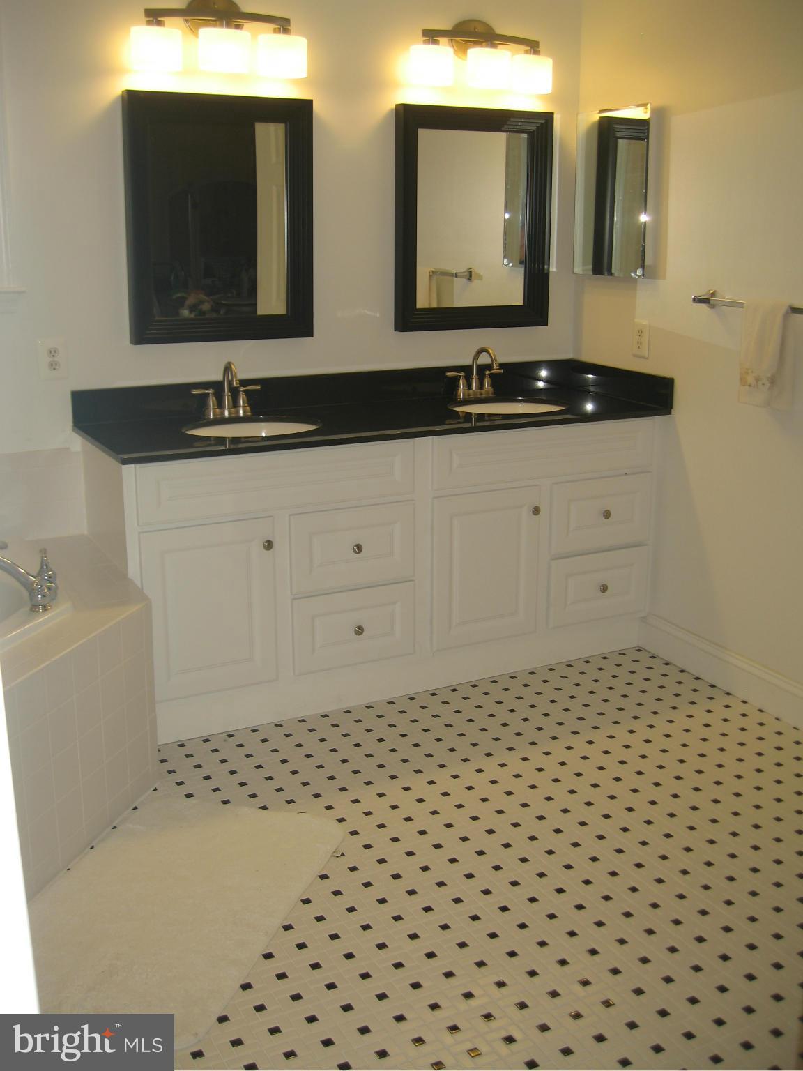 GREY ROCK VILLAS - Residential